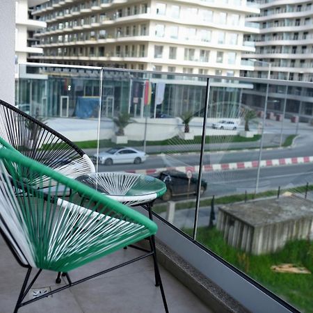 Myosotis Mamaia Studio By The Lake Apartment Bagian luar foto