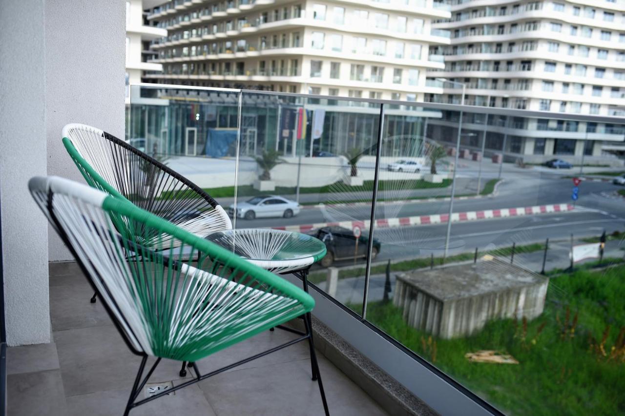 Myosotis Mamaia Studio By The Lake Apartment Bagian luar foto