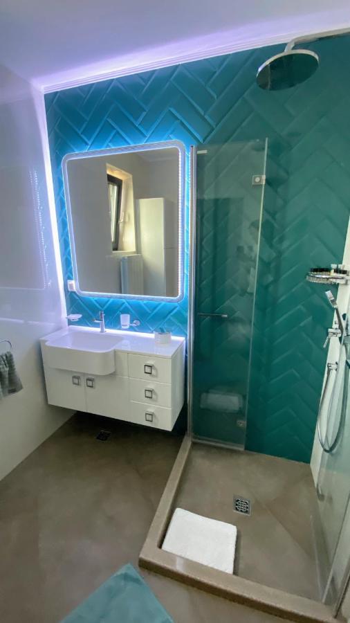 Myosotis Mamaia Studio By The Lake Apartment Bagian luar foto