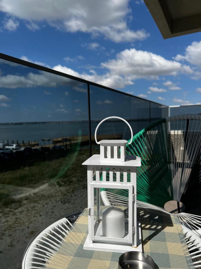 Myosotis Mamaia Studio By The Lake Apartment Bagian luar foto